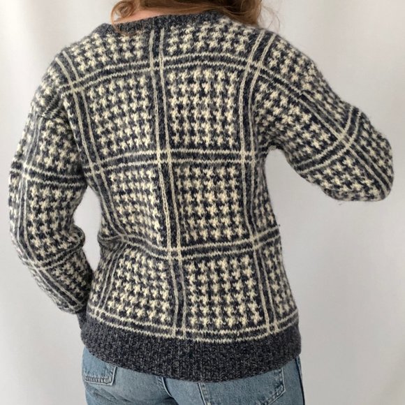 Stunning Vintage 100% Wool Knit Oversized Houndstooth Plaid Crew Sweater Preppy - Picture 7 of 10